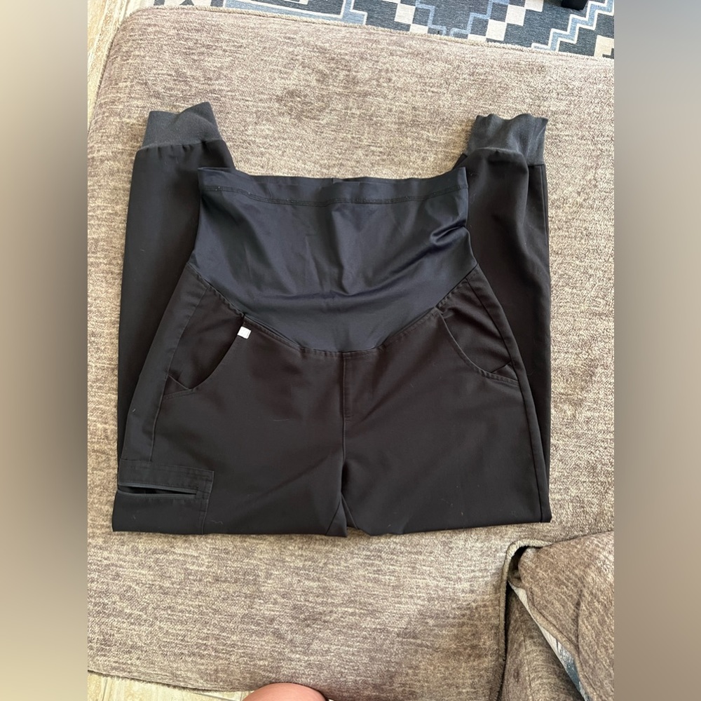 Petite Small FIGS Zamora Maternity bottoms